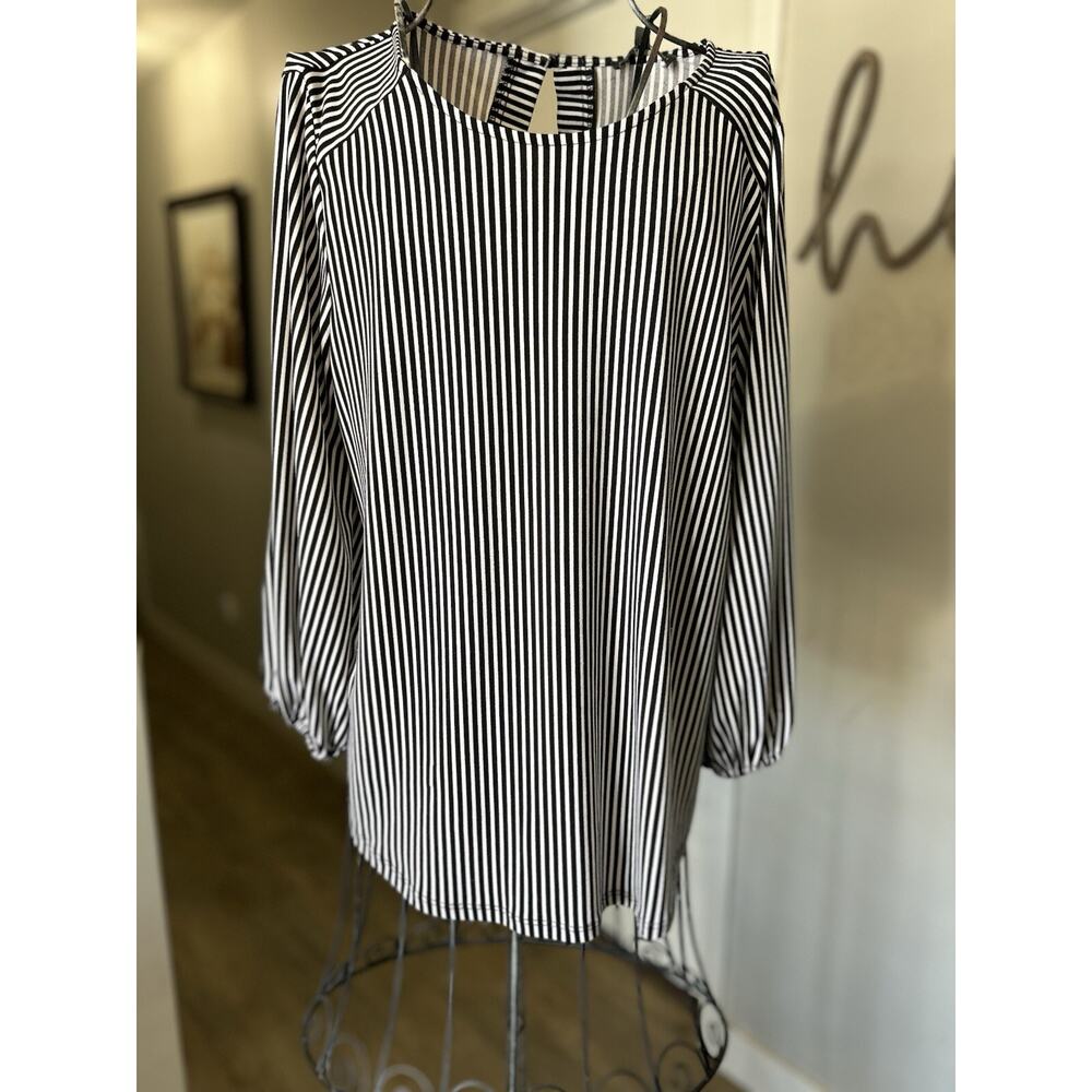 Adrianna Papell Shirt‎ Black White 3/4 Sleeve Striped Button Back Size Medium